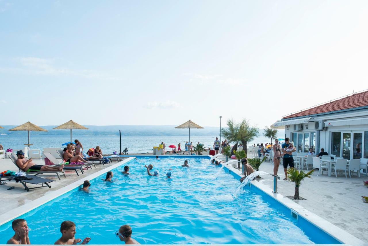 אומיס Mediteran Travel Mobile Homes Galeb מראה חיצוני תמונה