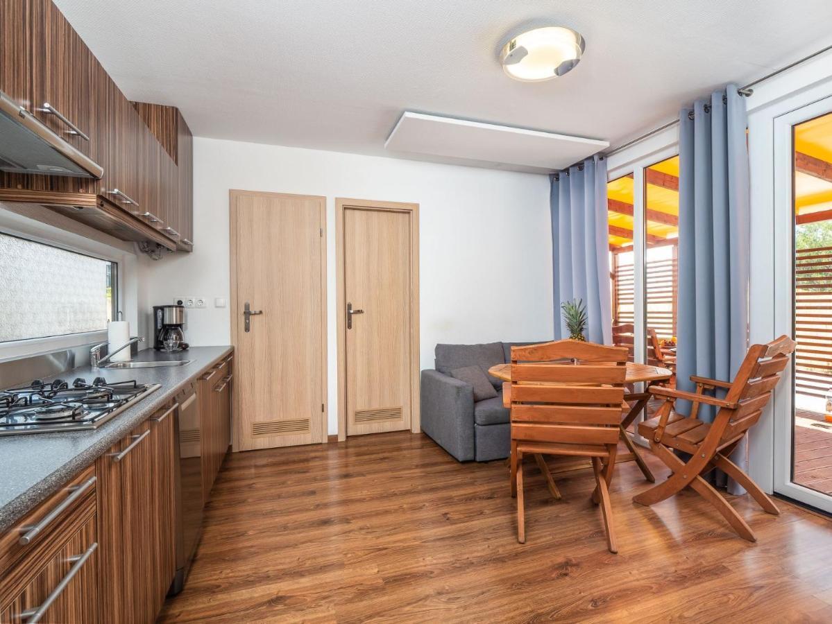 אומיס Mediteran Travel Mobile Homes Galeb מראה חיצוני תמונה