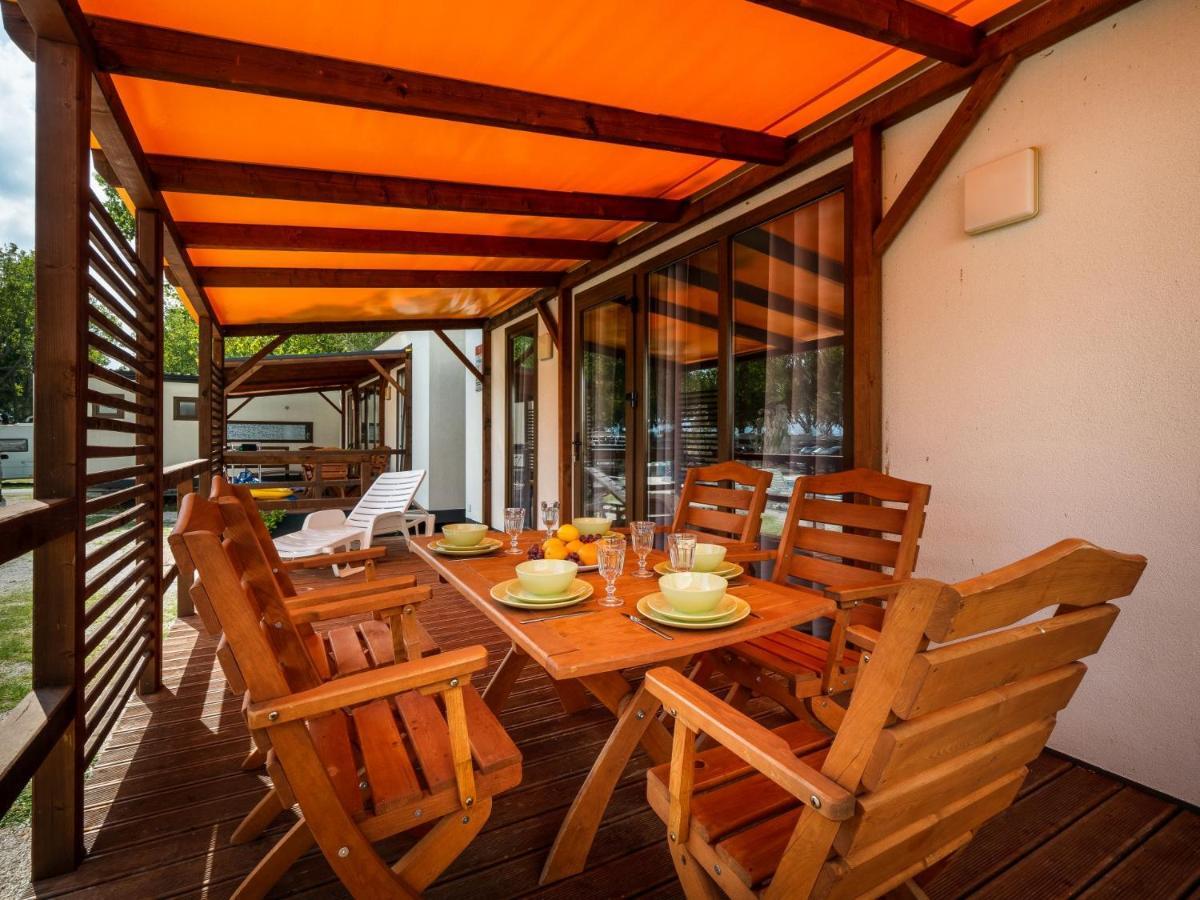 אומיס Mediteran Travel Mobile Homes Galeb מראה חיצוני תמונה