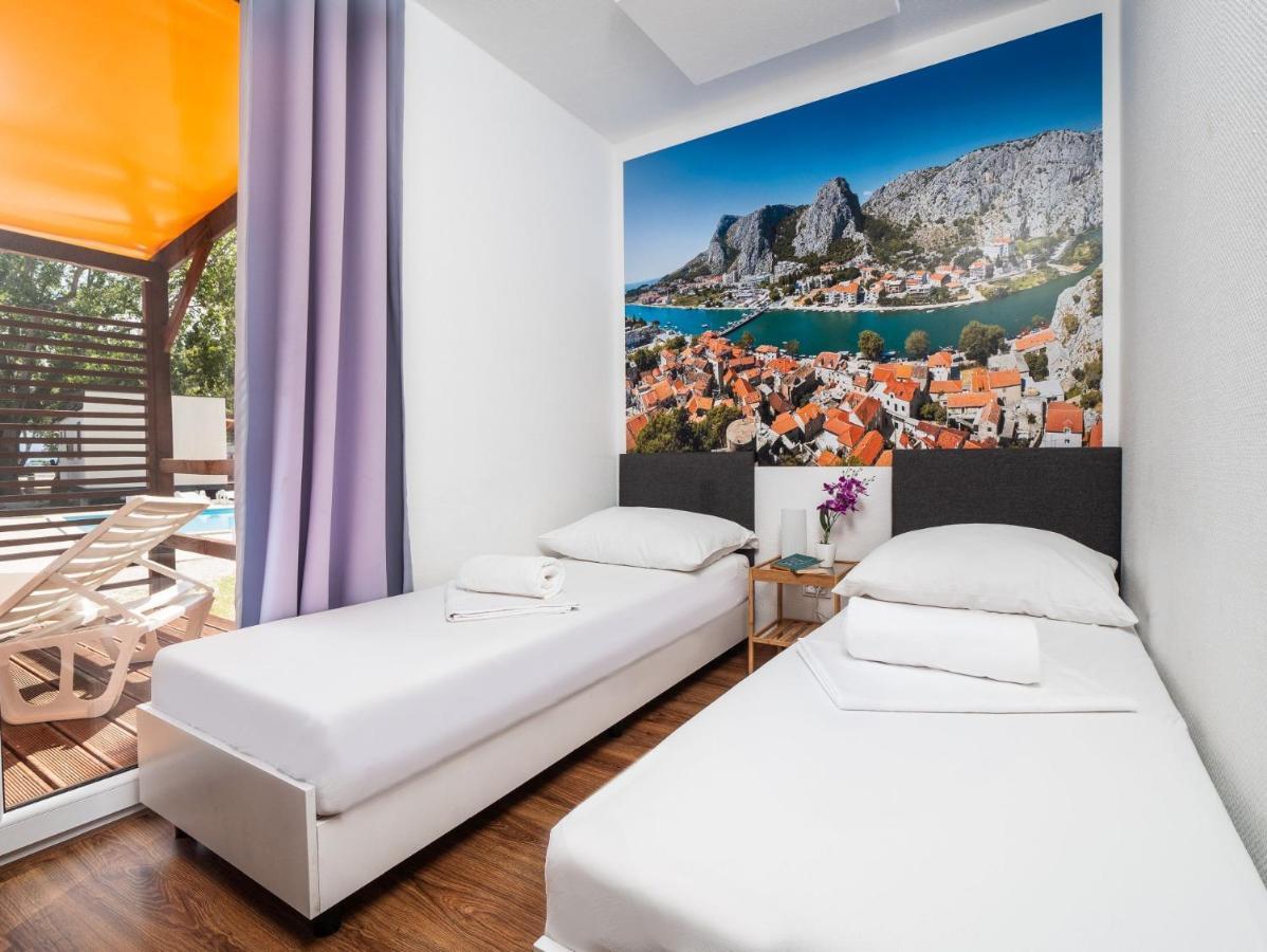אומיס Mediteran Travel Mobile Homes Galeb מראה חיצוני תמונה