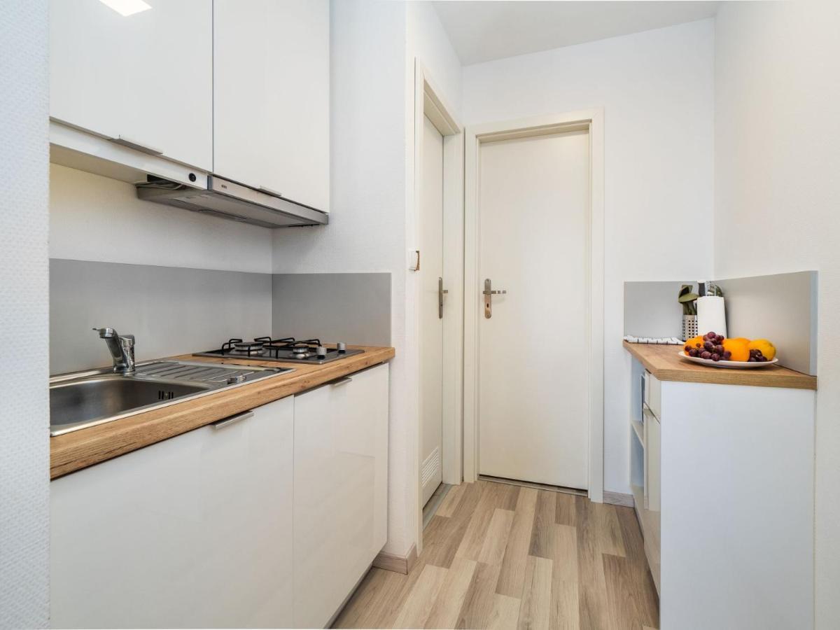 אומיס Mediteran Travel Mobile Homes Galeb מראה חיצוני תמונה