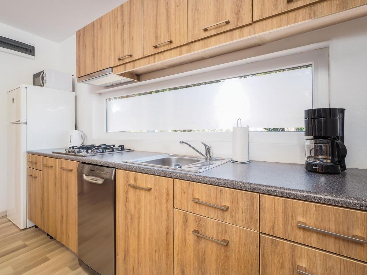 אומיס Mediteran Travel Mobile Homes Galeb מראה חיצוני תמונה